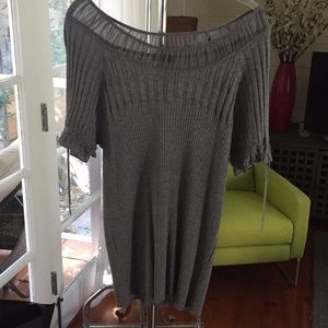 Beautiful gray sweater. Large. Great details.
